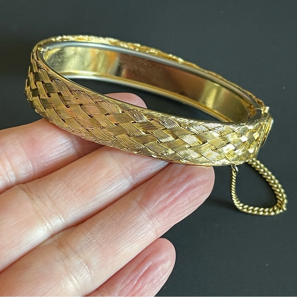 Vintage Gold tone Woven bangle.